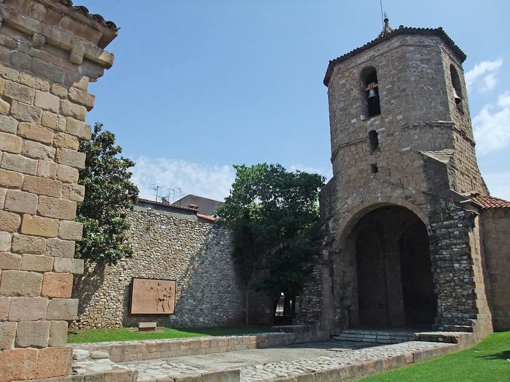 Monestir de Sant Joan de les Abadesses by Victor Cespón