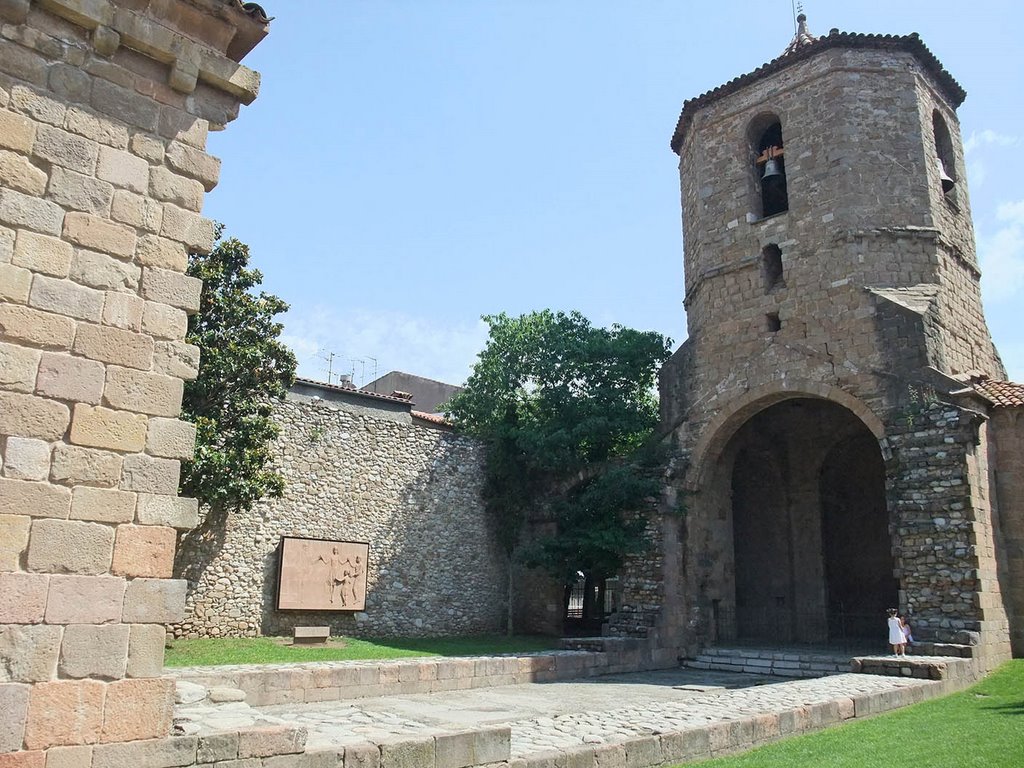 Monestir de Sant Joan de les Abadesses by Victor Cespón