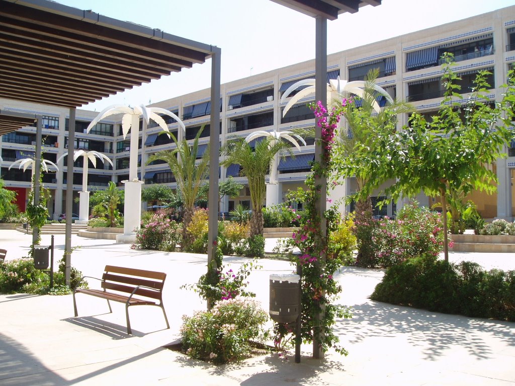 Plaza Porticada con plantas y árboles by xabier3007