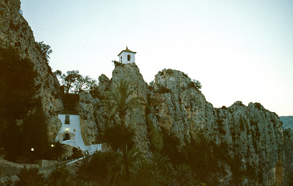 El Castell de Guadalest by Teresa Alvarez