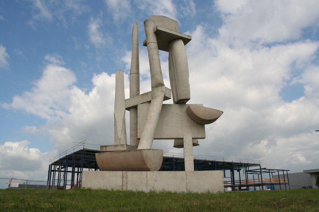 Nieuwbouw achter het clusterbeton van de Isotopenweg. by Carl030nl