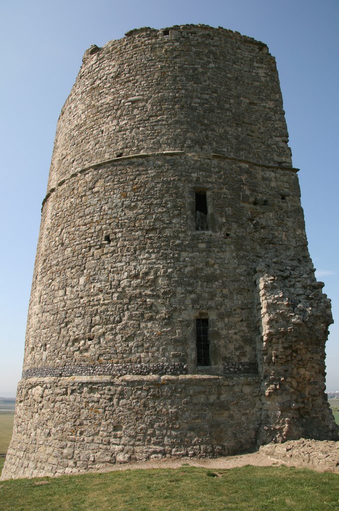 Hadleigh Castle Tower by ngvm