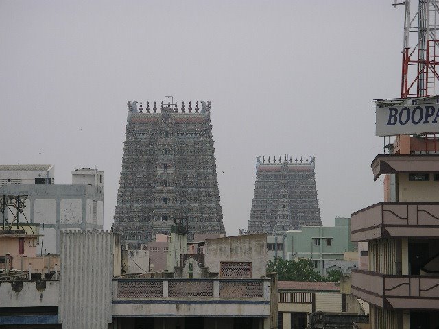 Madurai, A Rooftop View by footix