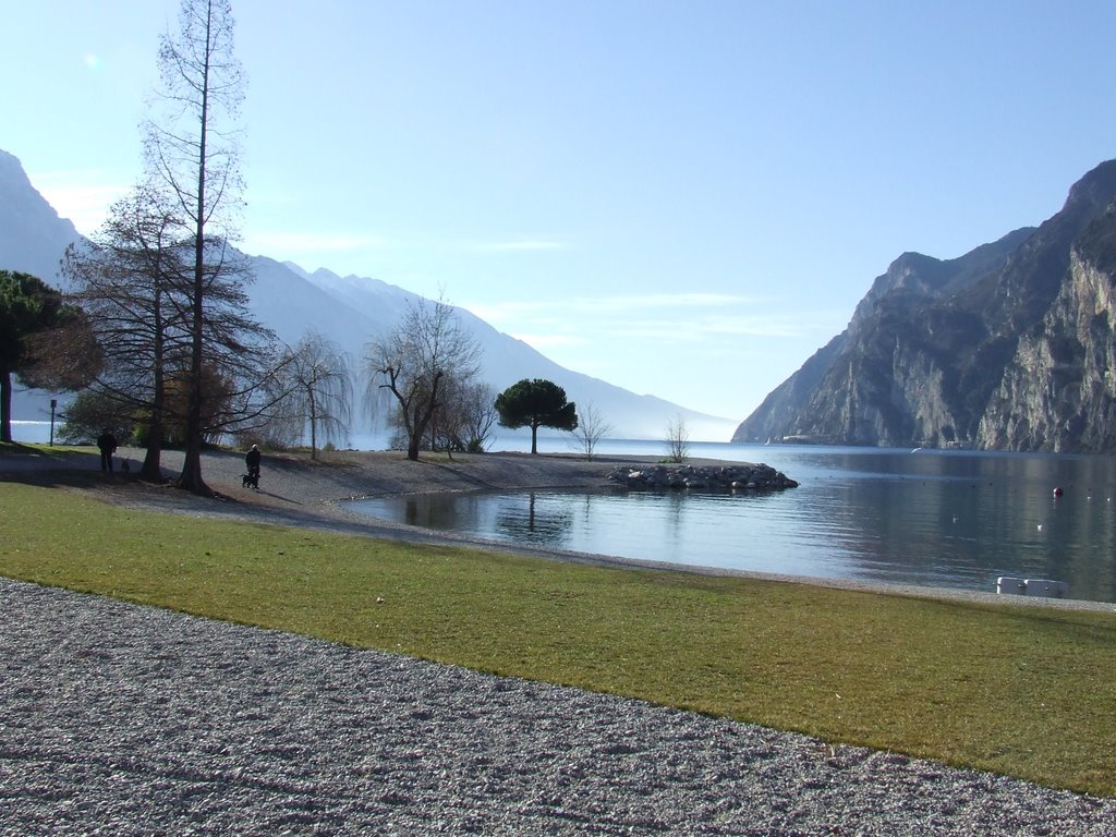 Spiaggia Sabbioni-Riva del Garda- by Claudio Regaiolli