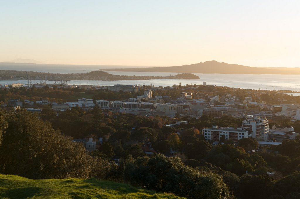 Rangitoto and Waitamata from Mt Eden by Andrew Morten, TravelEssence, Netherlands