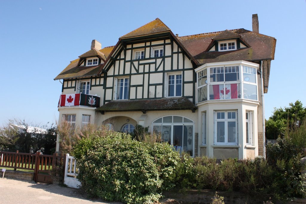 Bernières-sur-Mer, France by vendreux