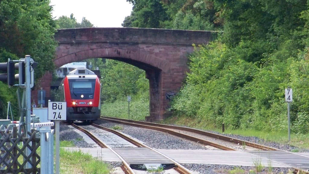 Odenwaldbahn in Anfahrt auf Darmstadt Ost by G