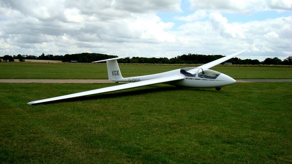 Husbands Bosworth Gliding Club by fitzyt