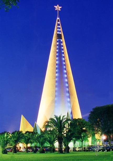 Catedral Nossa Senhora da Glória-Vista noturna by Claudemir Men