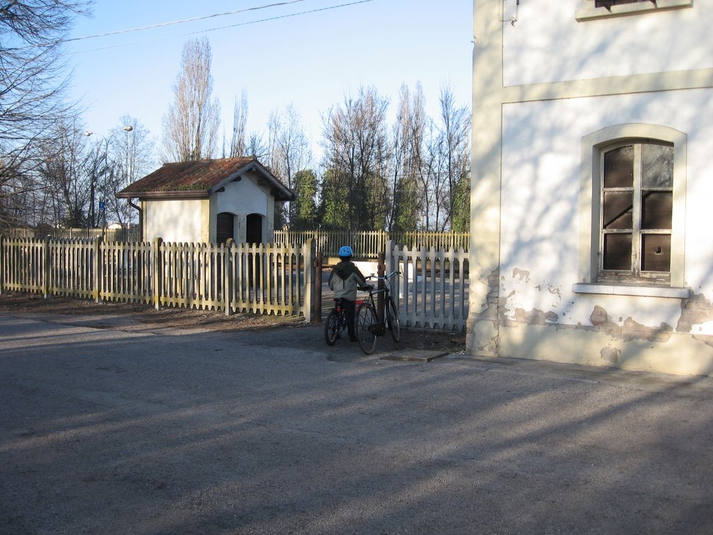 Stazione di Cona Veneta by Armido Lazzarotto