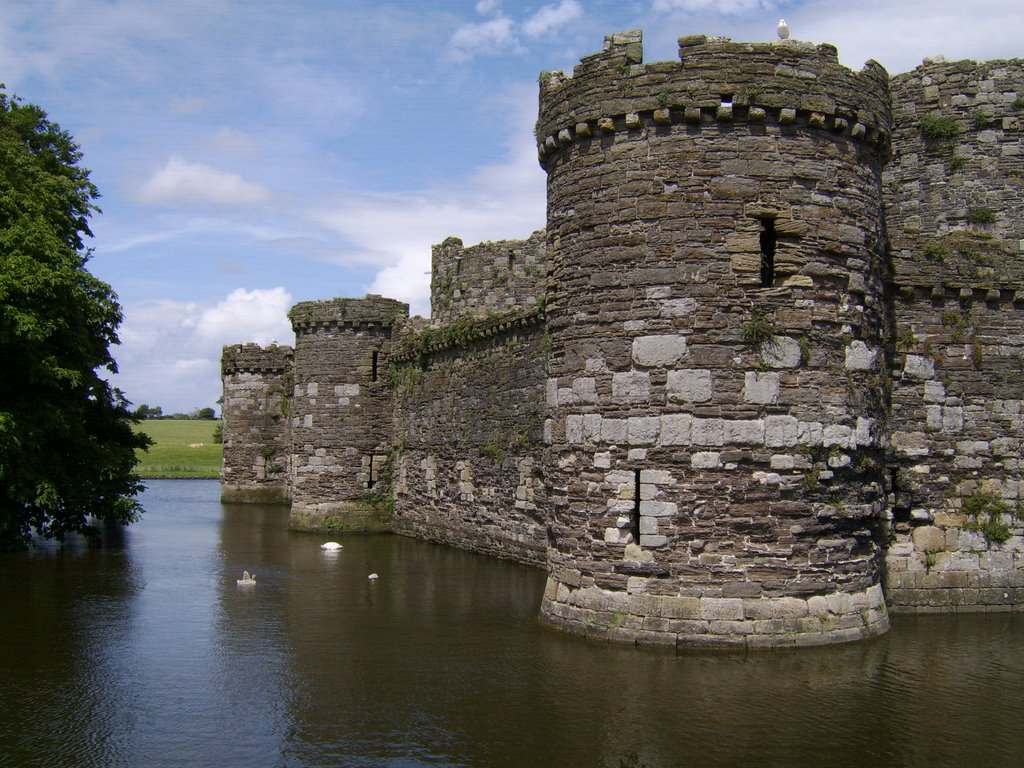 Beaumaris Castle by Bigdutchman