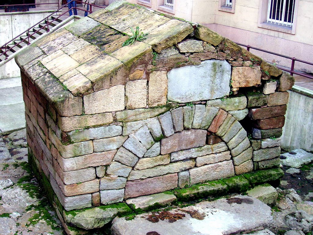 Fuente de Foncalada, Siglo IX, Oviedo by Antonio Alba