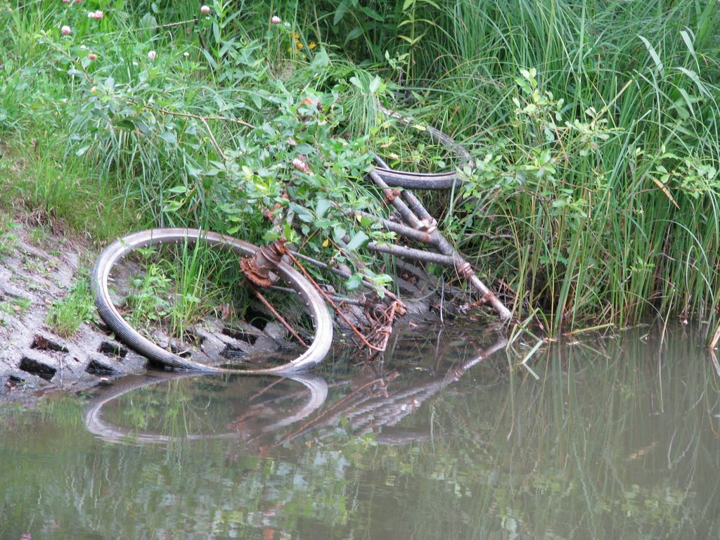 Where's the rider of this bike? by saat_ana