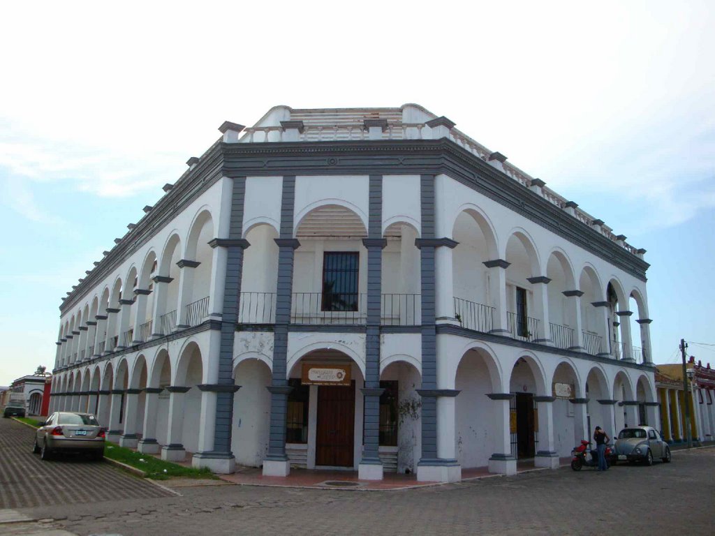 Antigüo Cine en Tlacotalpan Veracruz by Crystian Gallardo