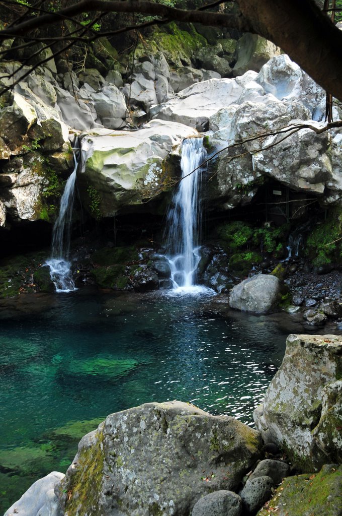 Donnaeko waterfall by crokey