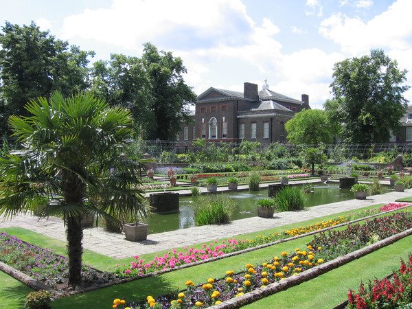 London. Kensington Palace by Sergey Samusenko