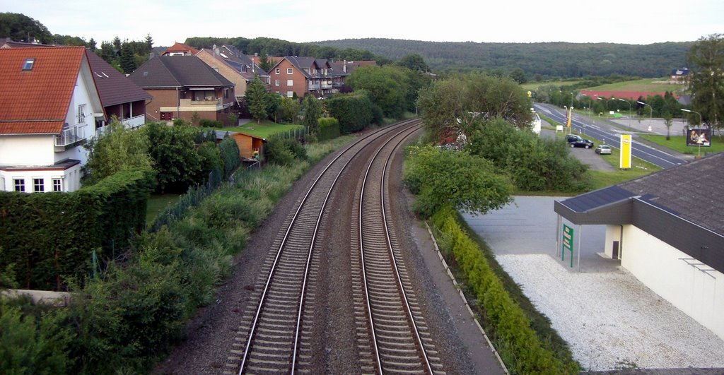 Fussgängerbrücke Blick in die andere Richtung by DrDope