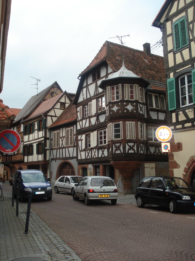 Bouxwiller, maisons à colombage (dont une avec un bel oriel) rue du Canal by frédéric429