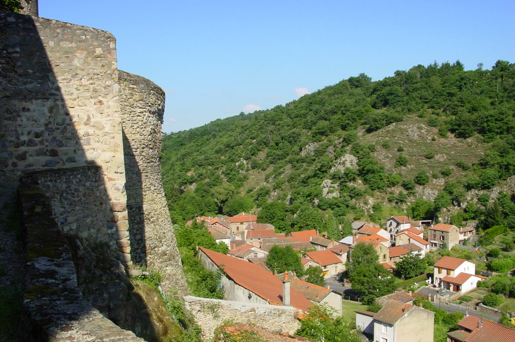 FRANCE, Auzon: part du village et du chateau médiéval, Auvergne by NellvdBoschLevendig