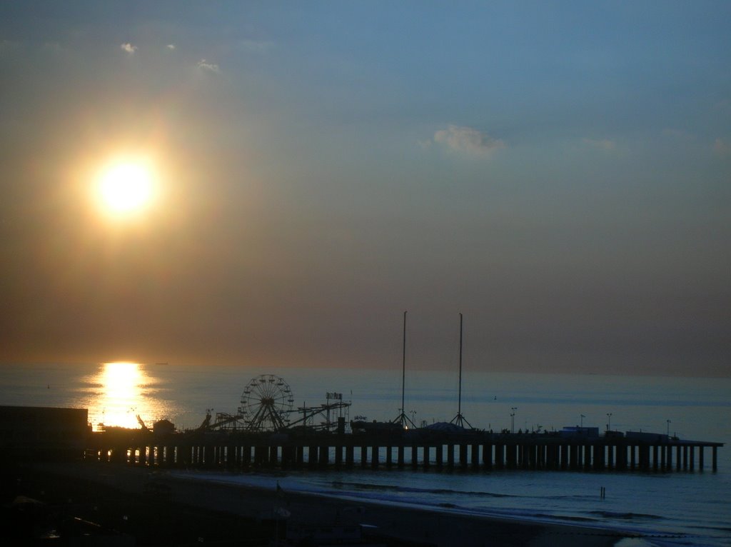 SUNRISE OVER STEEL PIER by screwycogs