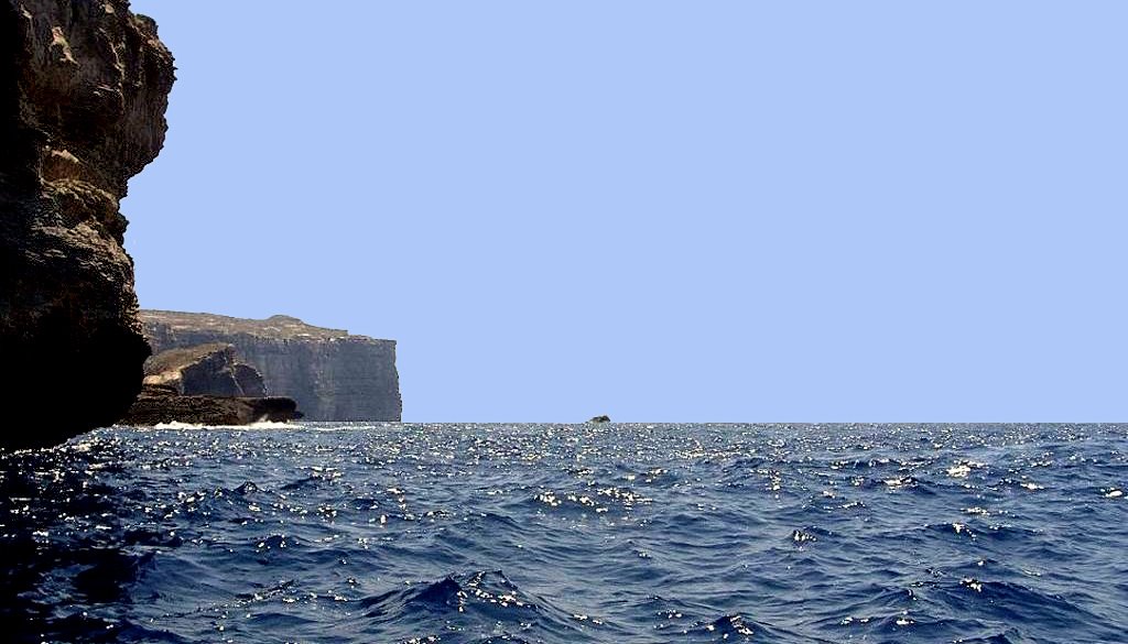 1999.07. - Malta-Gozo island, steep rocky coastline of. In the background the Filfla island - Málta-Gozo sziget, meredek sziklás partvonala. Háttérben a Filfla sziget by Farsang Péter