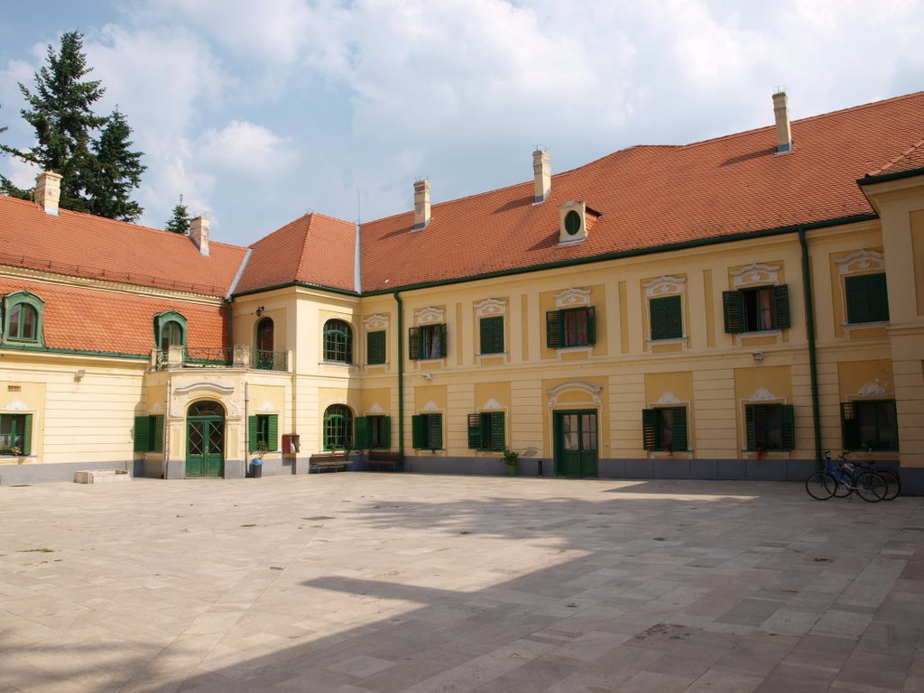 Sellye, kastélyudvar (ma kollégium) - courtyard of the mansion (used as a dorm) by kebalazs