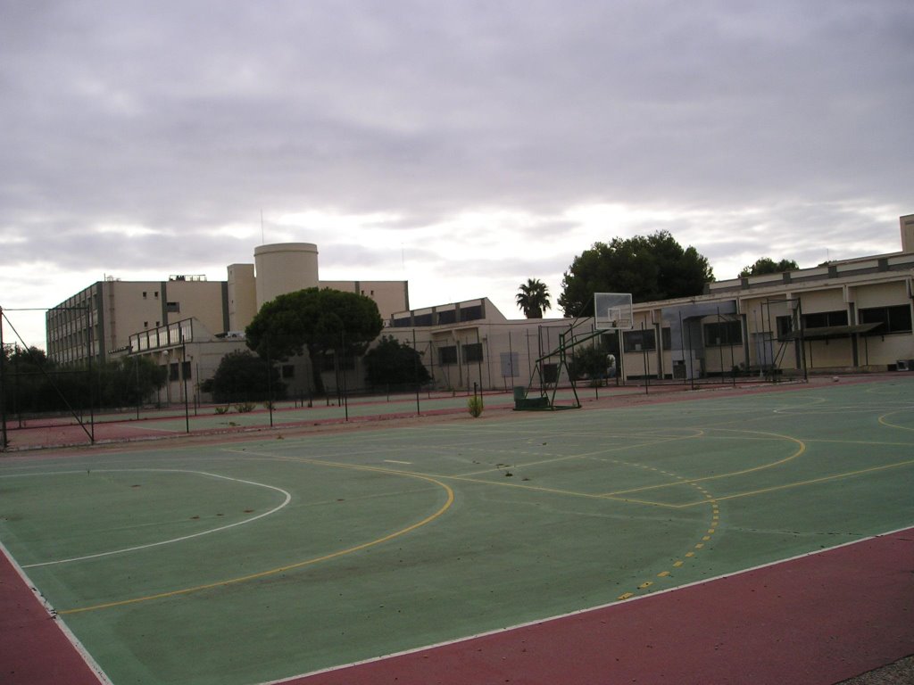 Vista de las instalaciones deportivas actuales, al Noroeste de la Facultad by ALLPE Medio Ambiente