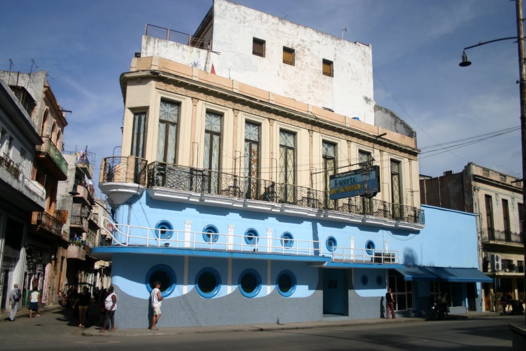 Avenida Bélgica (Monsérrate), Ciudad de La Habana, Cuba by Hans Sterkendries