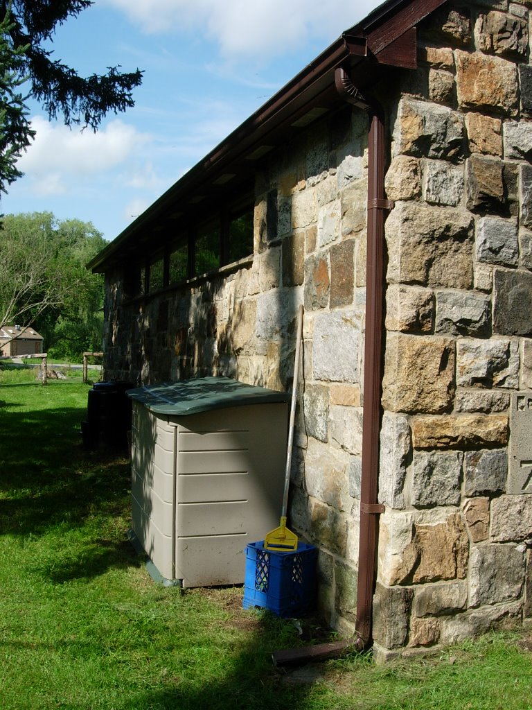 Trailside Nature Museum with Restrooms in background by thearch