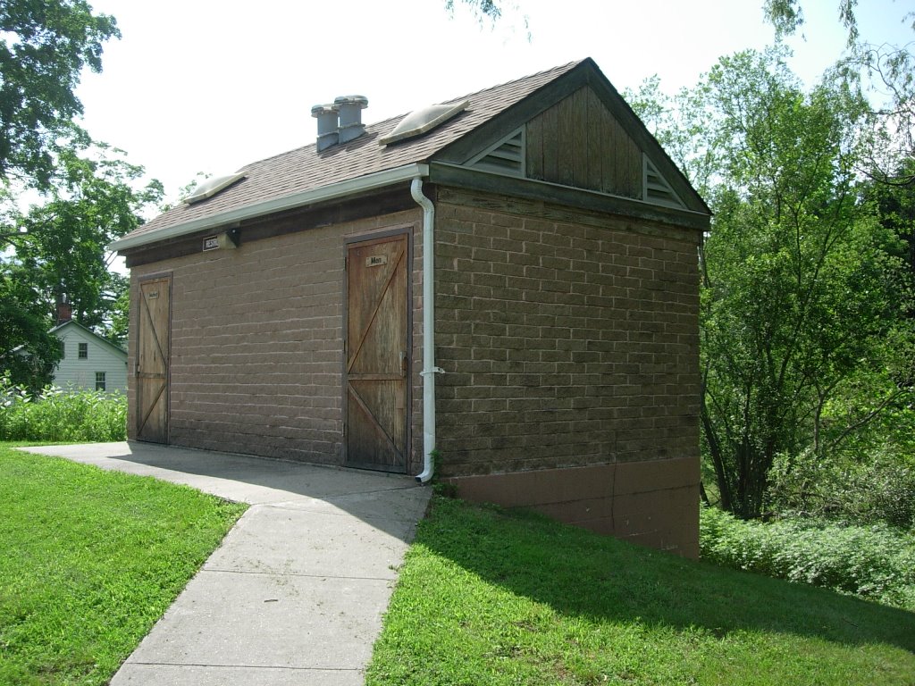 Restrooms near Trailside Museum by thearch