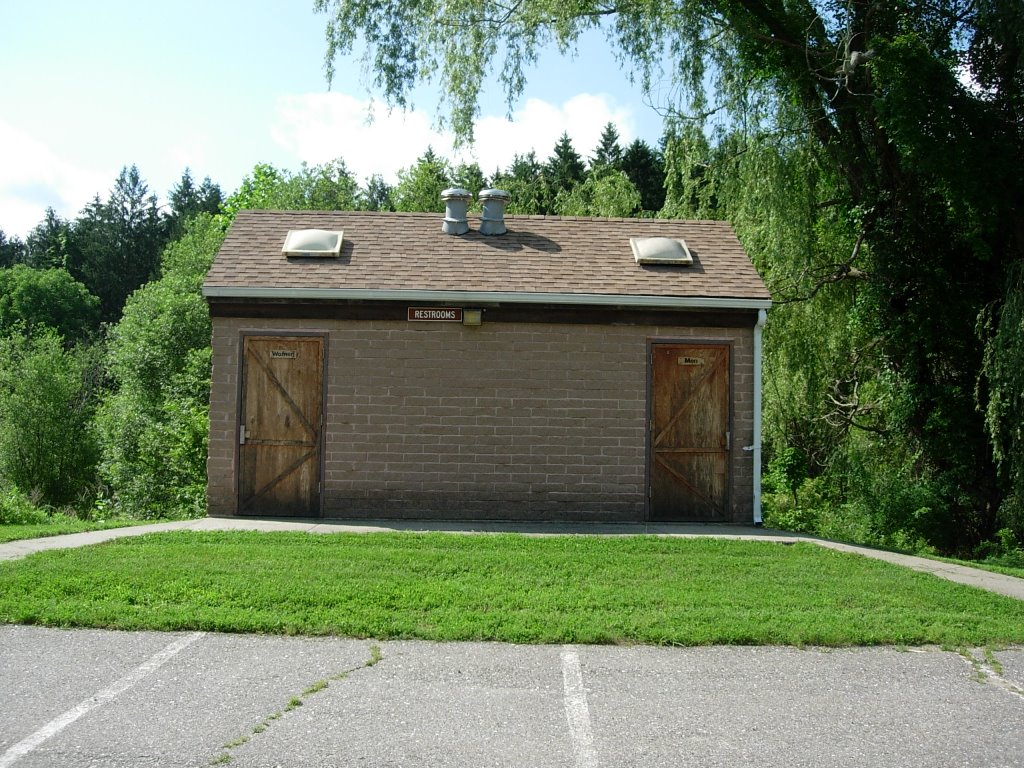 Restrooms near Trailside Museum by thearch