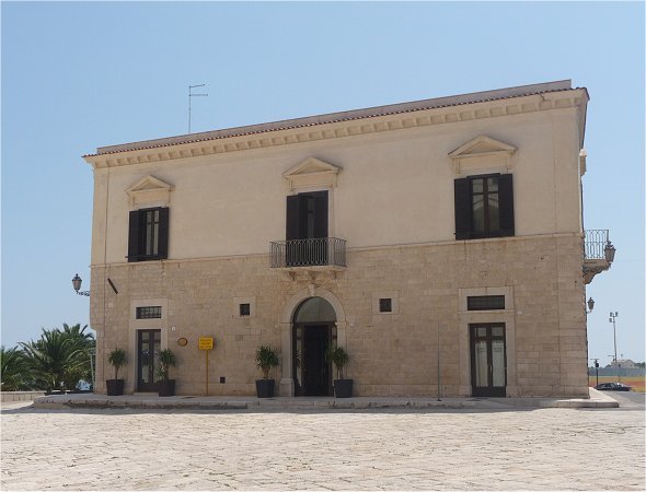 Trani, palazzo Filisio by goribau