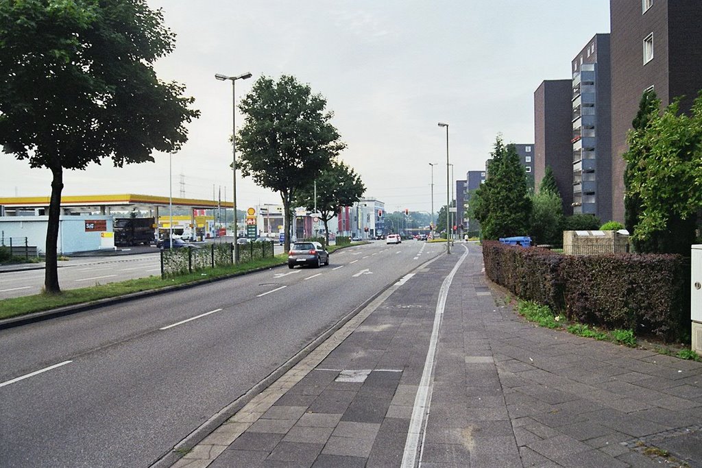 Friedrich-Ebert-Straße Richtung Hbf by mmattedi