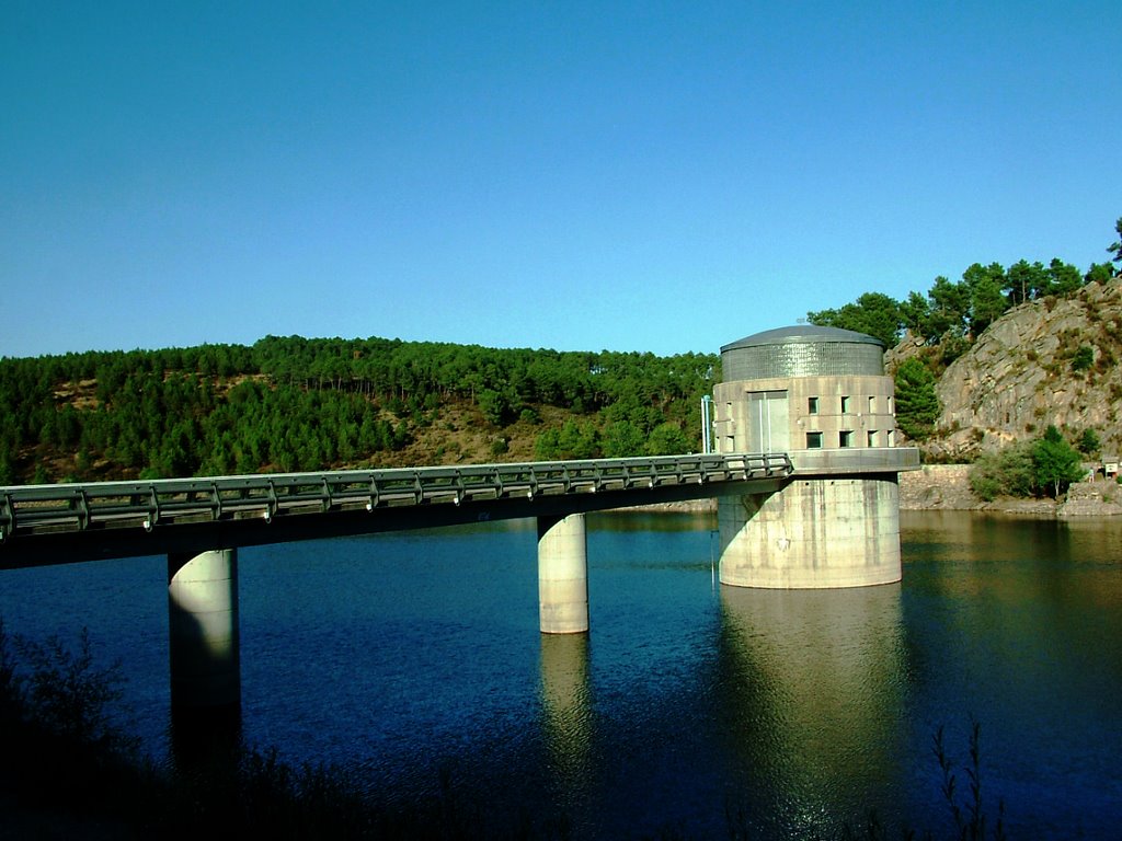 Embalse de El Villar by Jesús Chicharro