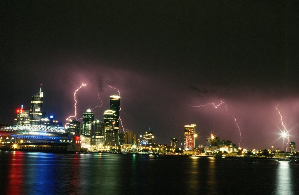 Melbourne, Lightning over City by ozimage