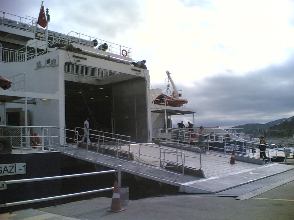 IDO FERIBOT GÜZELYALI/BURSA---YENIKAPI/ISTANBUL(Fast passenger car schiff) by ©wiron