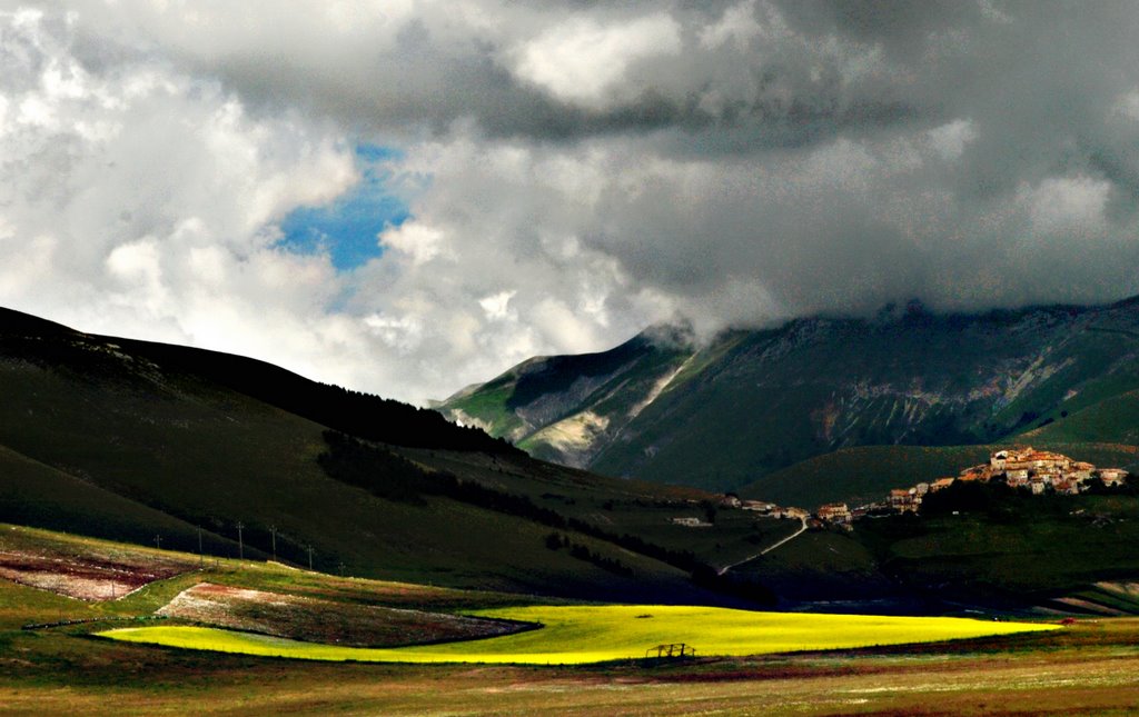 Casteluccio (PG) - Un lago di lenticchie by Giuseppe Izzi