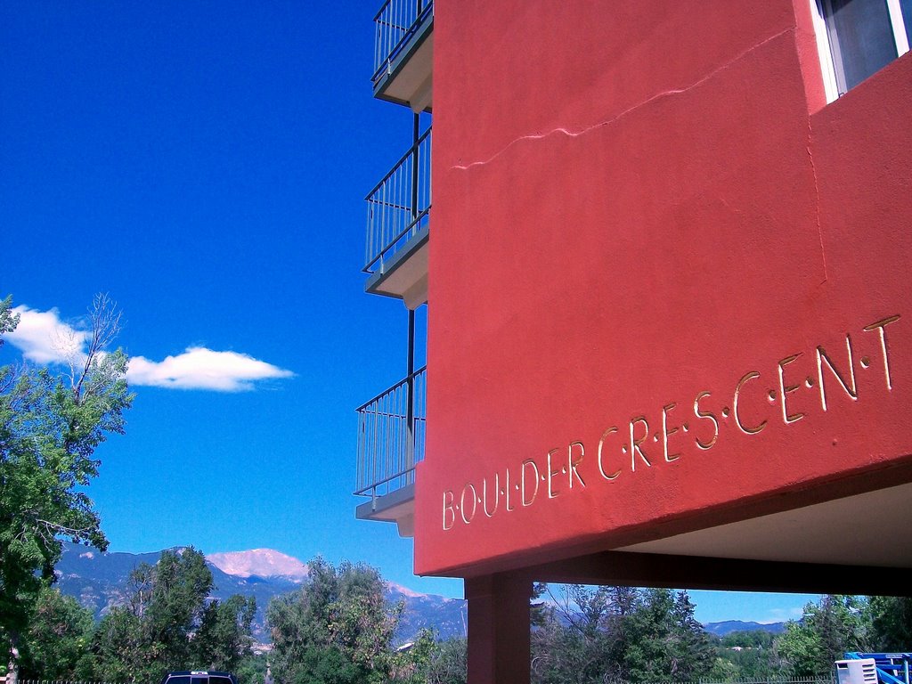 Boulder Crescent Apartments by orlandotwhite