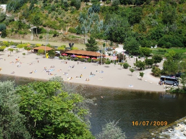 Praia Fluvial - Torres do Mondego by luispessoa27