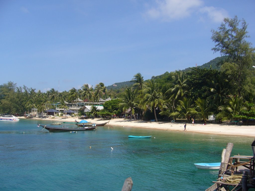 The pier at Mae Haad / Koh Tao by prollee