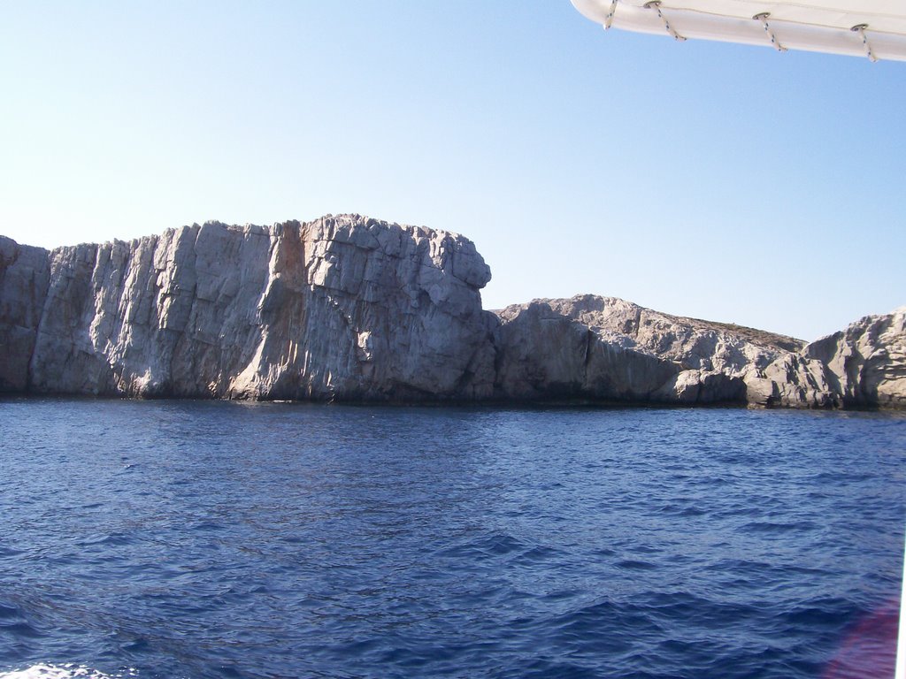 Folegandros, boat by sotpet