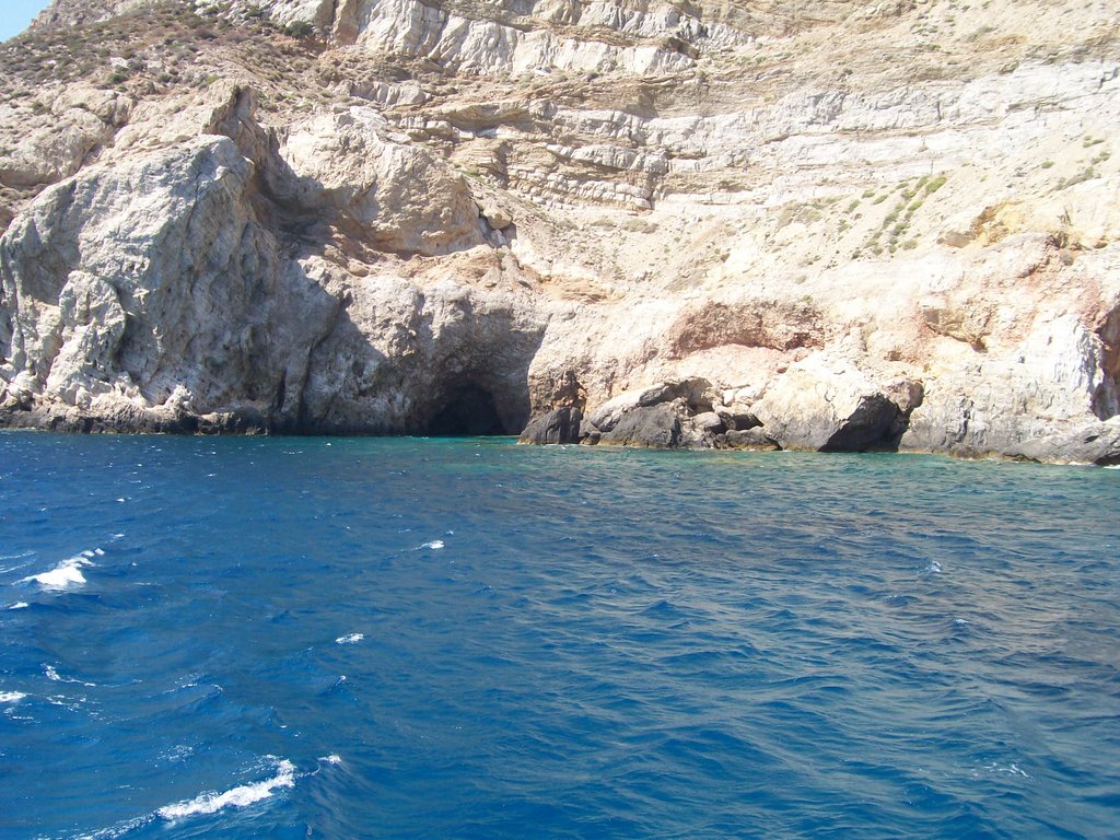 Folegandros boat trip by sotpet