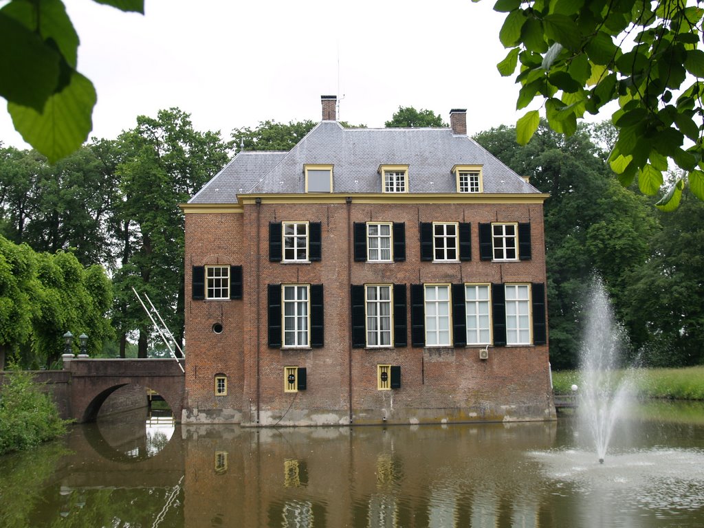 Gemeentehuis (townhall) Neerijnen by Hans Hagenaars