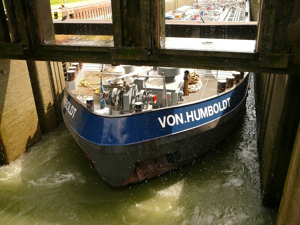 {©RH} Schiff bei der Ausfahrt by Reinhard H.