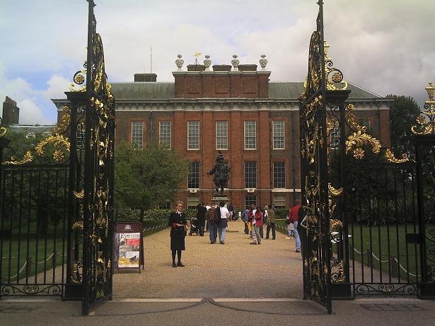 Kensington Palace, Mai 2006 by Drumstick007