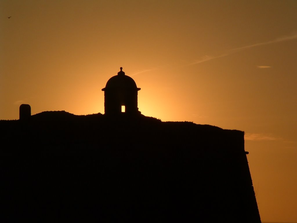 Castelo Queijo (contraluz) by dasbeibi