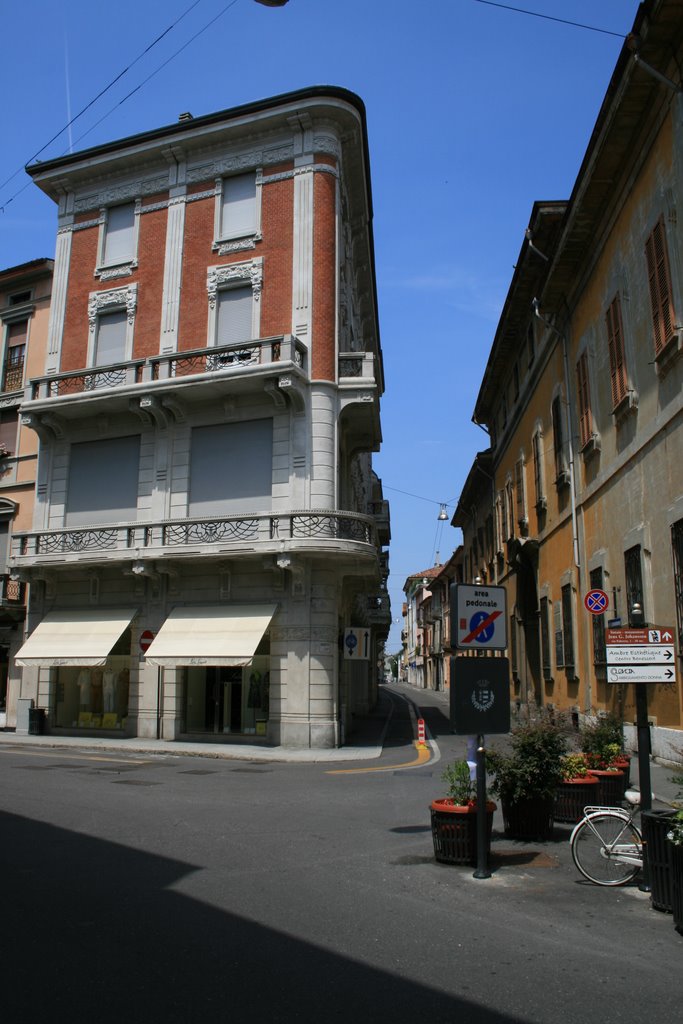 Cremona - incrocio tra corso Garibaldi e Corso Campi by Mario Marinoni