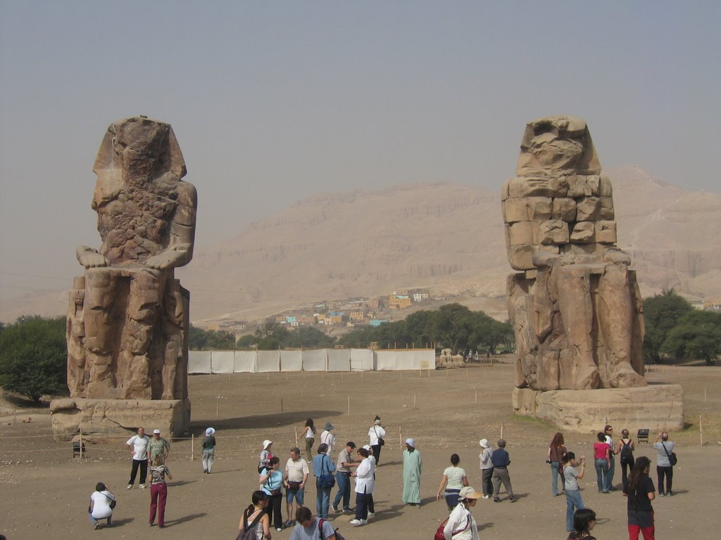 Colossos de Memnon by A.R.G.