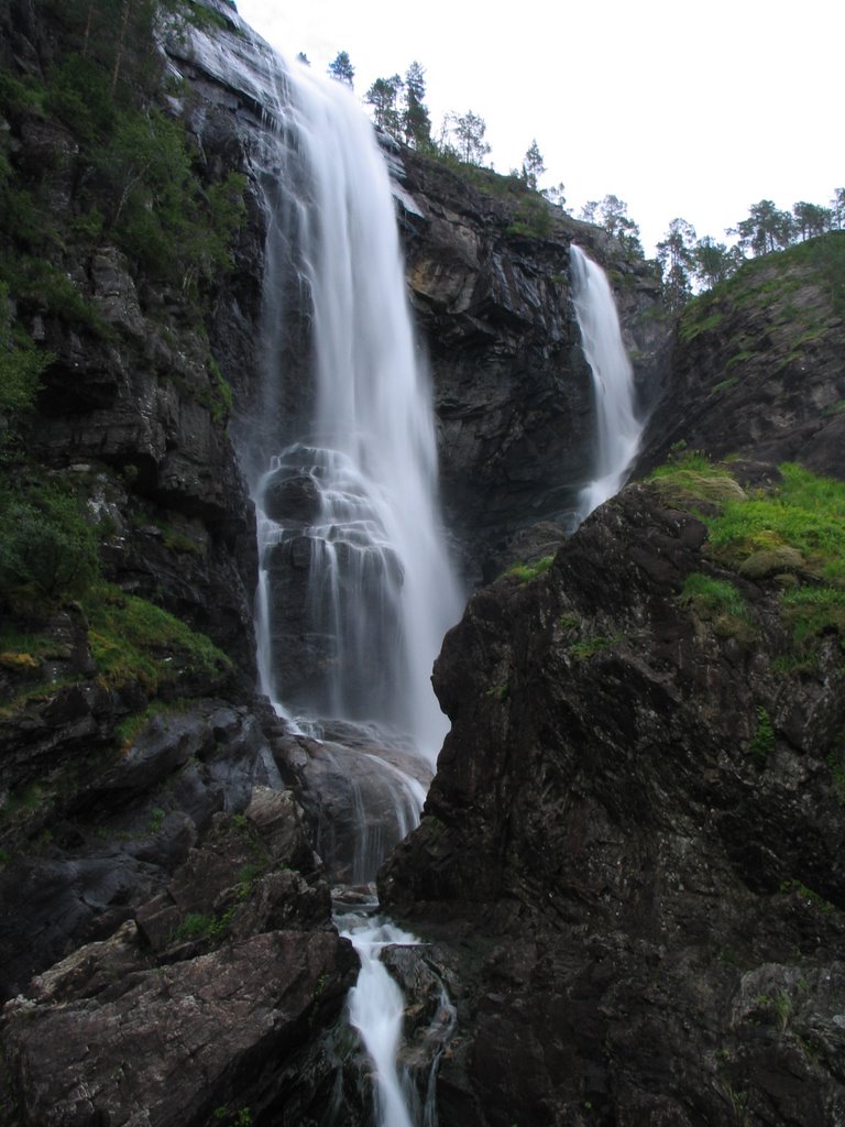 Hesjedalsfossen by SveinMagnus