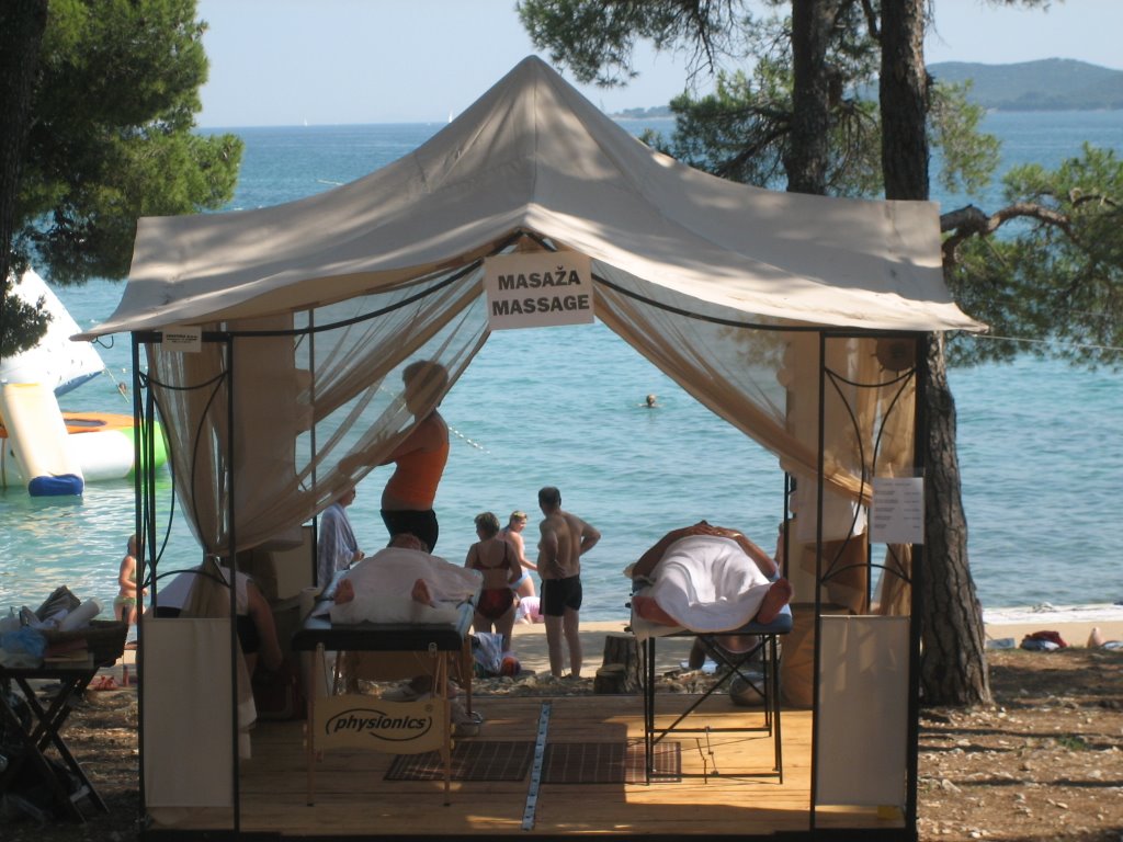 Massage on the beach by vandemberg